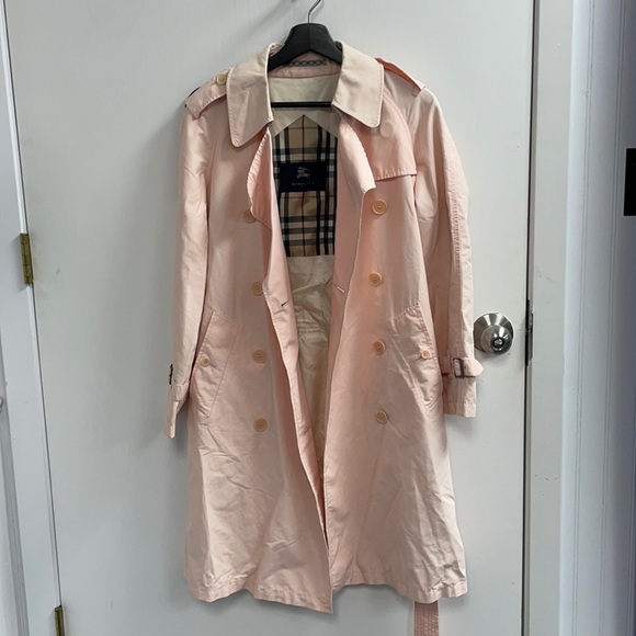 Burberry Waterloo-Fit Trench Coat (2790)